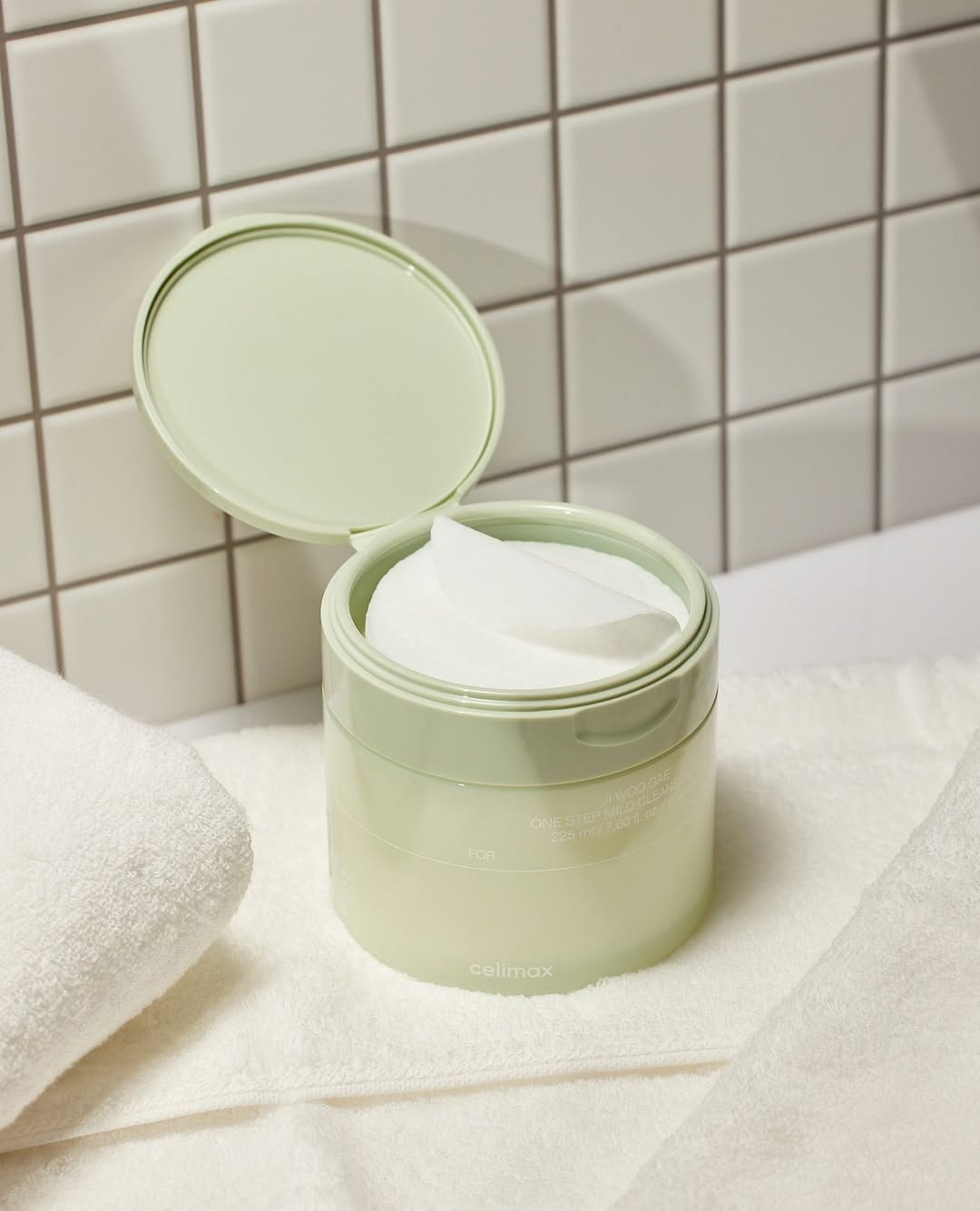 Dual-textured exfoliating pad for oily and blemish-prone skin